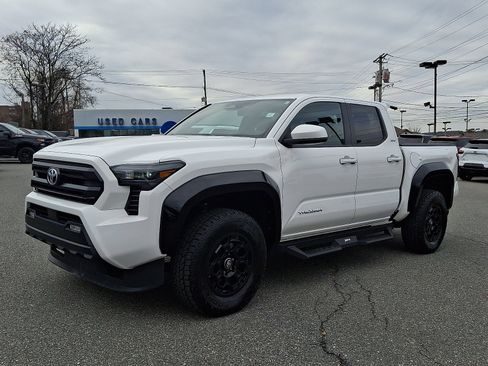 Used 2024 Toyota Tacoma TRD Off-Road image 3