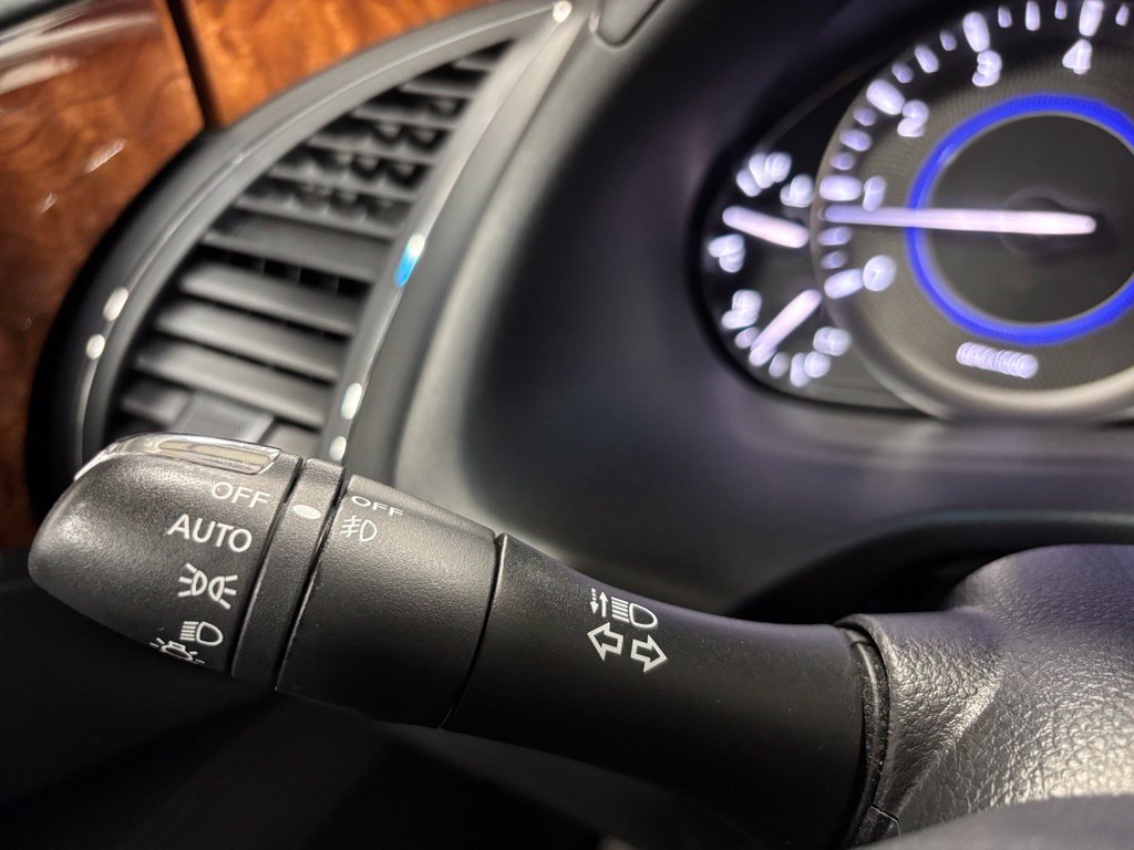 Used 2015 INFINITI QX80 4WD w/ Deluxe Technology Package image 21