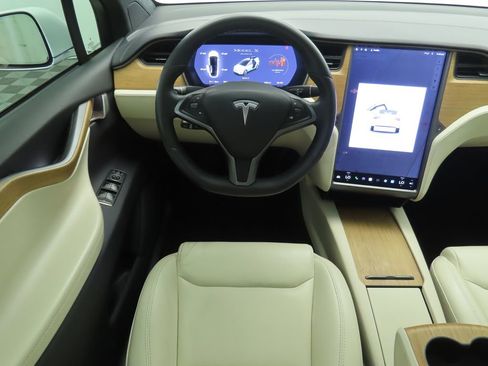 Used 2020 Tesla Model X Long Range image 10