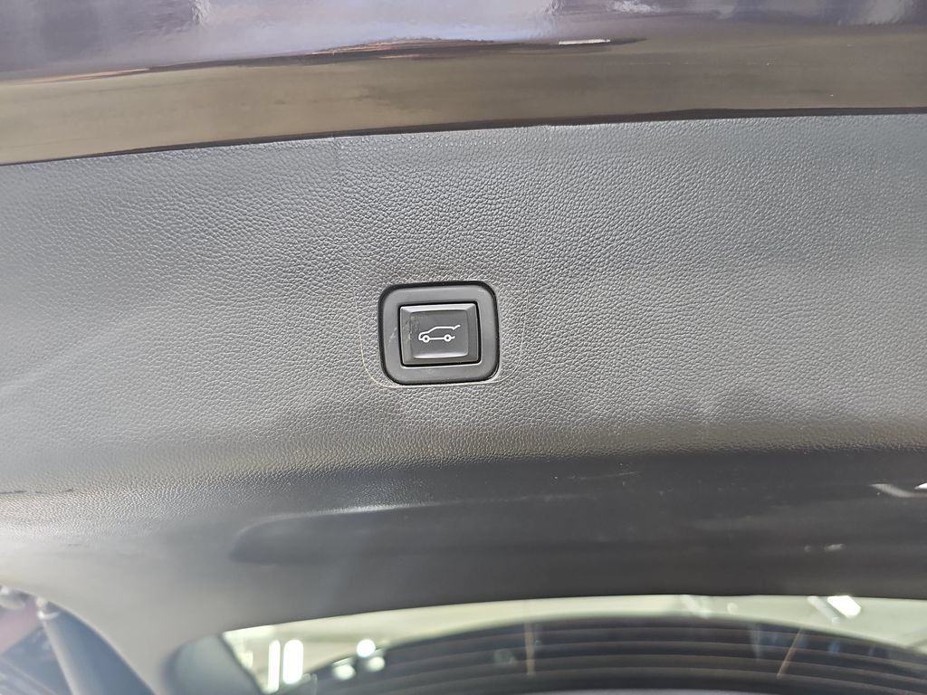 Certified 2023 Chevrolet Traverse LT FWD image 18