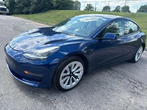 Used 2022 Tesla Model 3 Standard Range RWD image 1