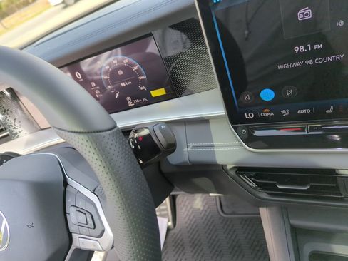 New 2026 Volkswagen Tiguan SE R-Line image 24