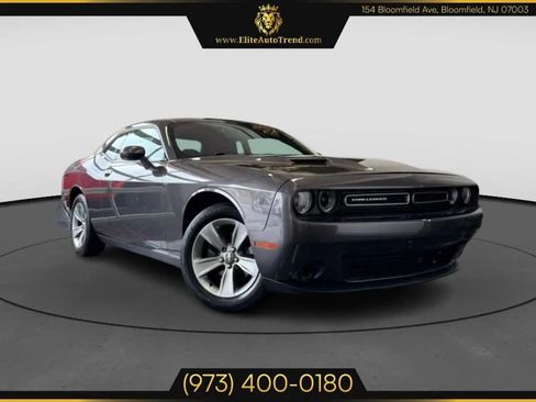 Used 2020 Dodge Challenger SXT image 1