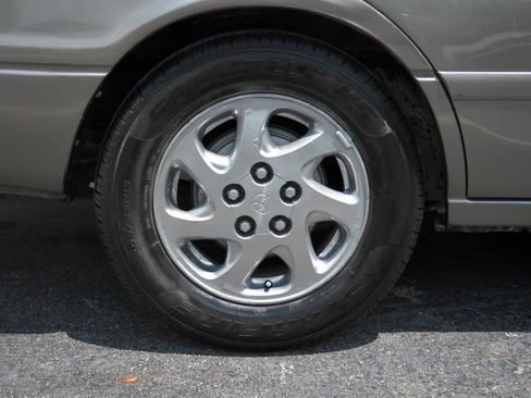 Used 2001 Toyota Camry XLE image 23