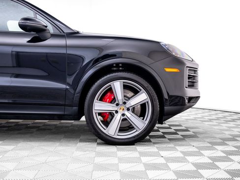 Used 2024 Porsche Cayenne S image 32