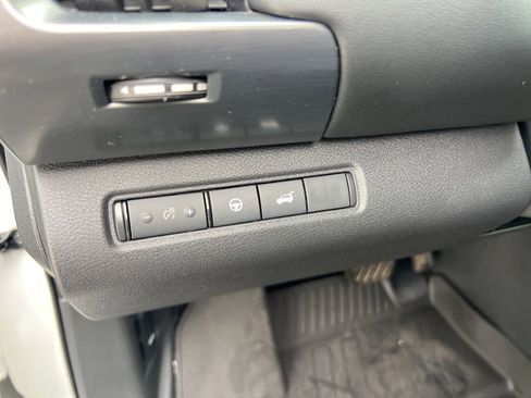 Used 2023 Nissan Pathfinder SL AWD/4WD image 48
