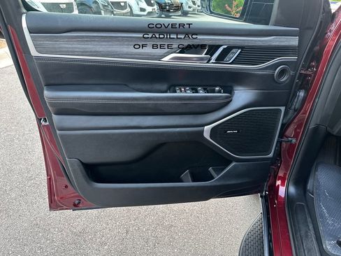 Used 2023 Jeep Wagoneer L Series II image 11