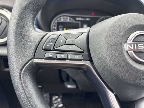 Used 2025 Nissan Versa SV w/ Trunk Package image 19