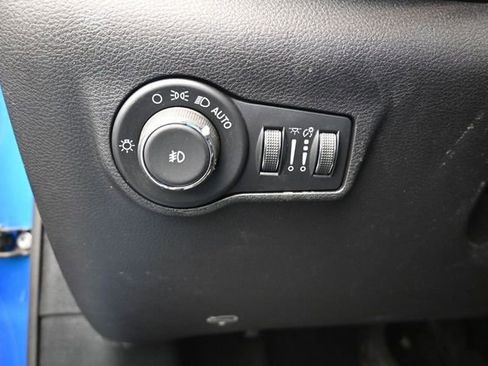 Used 2025 Jeep Compass Limited AWD/4WD image 17