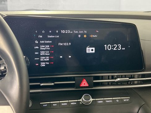 Used 2023 Hyundai Elantra SEL w/ Convenience Package FWD image 15