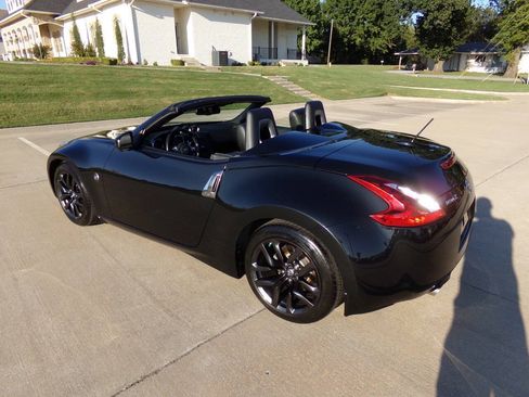 Used 2019 Nissan 370Z Roadster RWD image 30