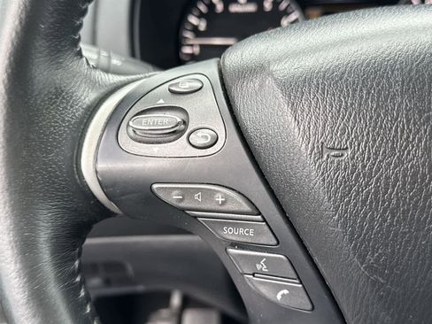 Used 2017 Nissan Pathfinder SV image 20