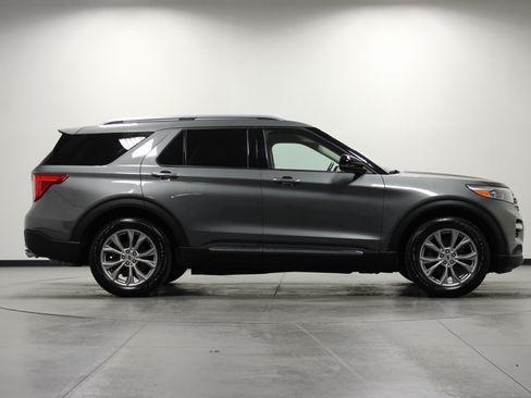 Used 2023 Ford Explorer Limited w/ Equipment Group 301A RWD image 3