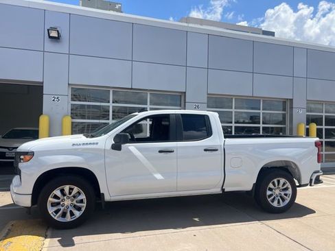 Used 2025 Chevrolet Silverado 1500 Custom image 1
