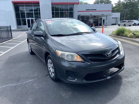 Used 2011 Toyota Corolla LE FWD image 2
