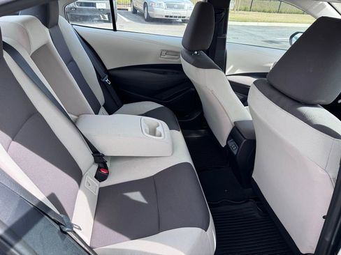 Used 2025 Toyota Corolla LE image 27