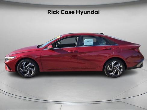 Used 2025 Hyundai Elantra Limited FWD image 2