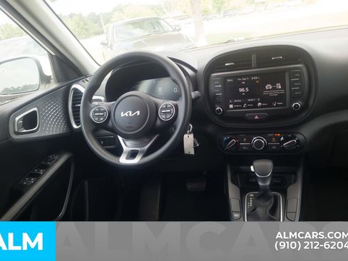 Used 2025 Kia Soul LX w/ LX Technology Package FWD image 20