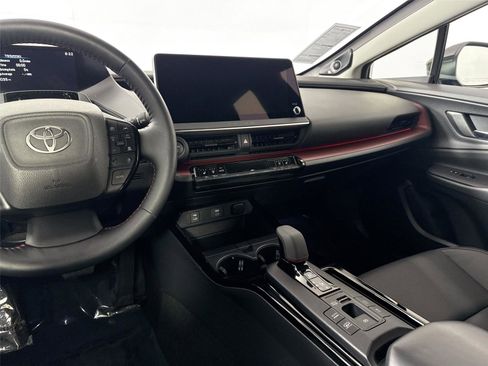 Used 2025 Toyota Prius Plug-In Hybrid image 34