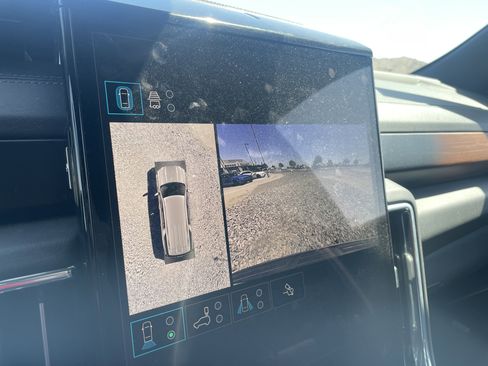 Used 2025 GMC Yukon XL Denali AWD/4WD image 19