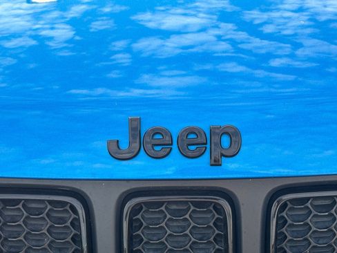 Used 2019 Jeep Compass Latitude FWD image 9