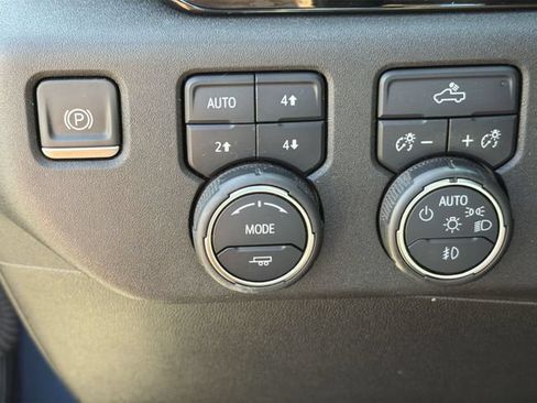 Used 2022 Chevrolet Silverado 1500 RST AWD/4WD image 28