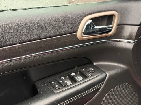 Used 2017 Jeep Grand Cherokee Limited AWD/4WD image 12