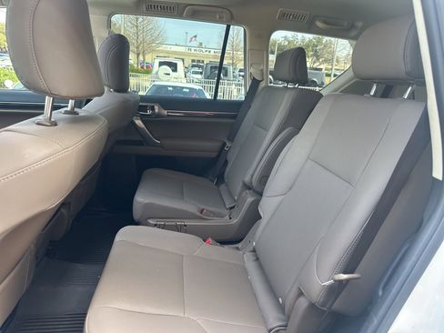 Used 2023 Lexus GX 460 Premium w/ Accessory Package image 7