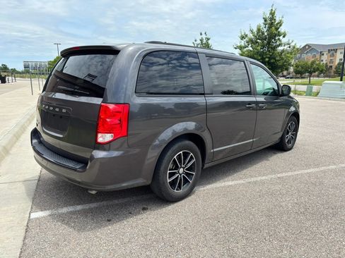 Used 2018 Dodge Grand Caravan SXT w/ Blacktop Package FWD image 7