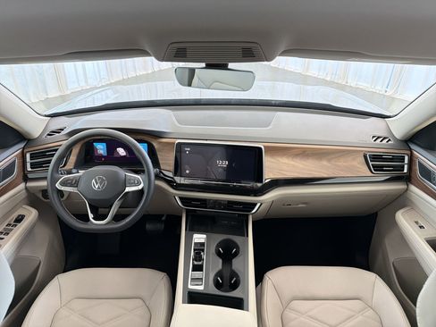 New 2026 Volkswagen Atlas SE FWD image 16