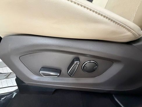 Used 2020 Ford Explorer Platinum image 27