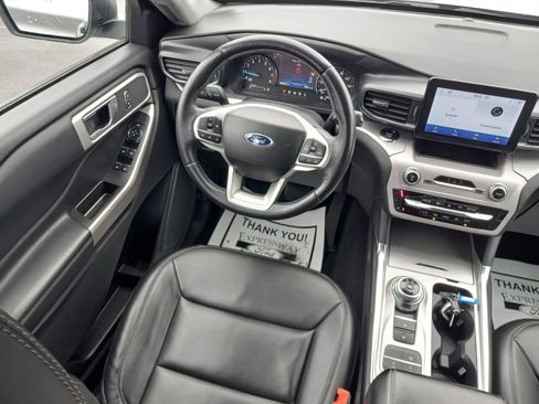 Used 2023 Ford Explorer XLT w/ Equipment Group 202A RWD image 17