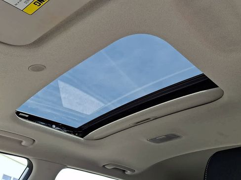 Used 2022 Hyundai Venue SEL w/ Cargo Package image 15