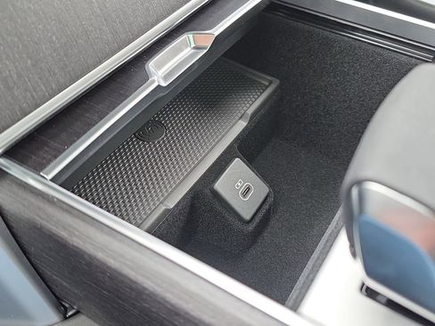 New 2025 Land Rover Range Rover Long Wheelbase SE image 26