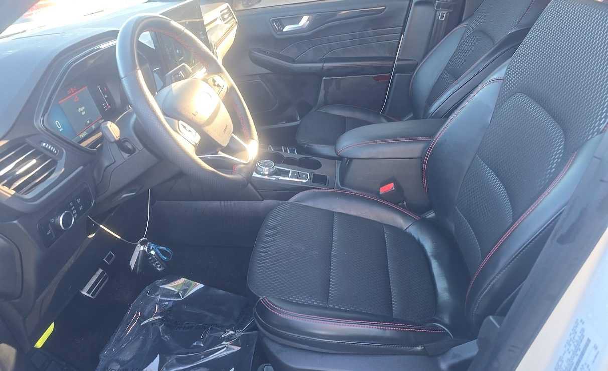 Used 2024 Ford Escape ST-Line w/ Tech Pack #1 AWD/4WD image 9