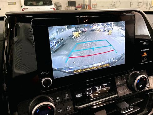 Used 2023 Toyota Highlander L AWD/4WD image 27