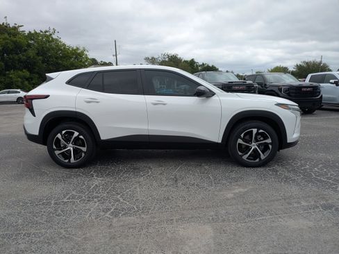New 2026 Chevrolet Trax RS w/ Sunroof Package FWD image 3