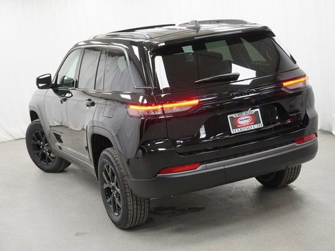 New 2026 Jeep Grand Cherokee Altitude AWD/4WD image 11