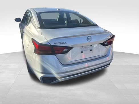 Used 2024 Nissan Altima 2.5 SV image 19