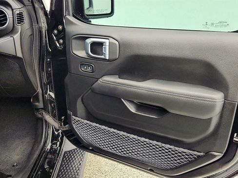 Used 2023 Jeep Wrangler Unlimited Sahara AWD/4WD image 27
