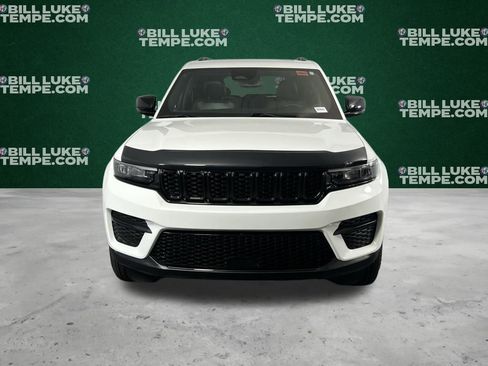 Used 2023 Jeep Grand Cherokee Altitude image 11