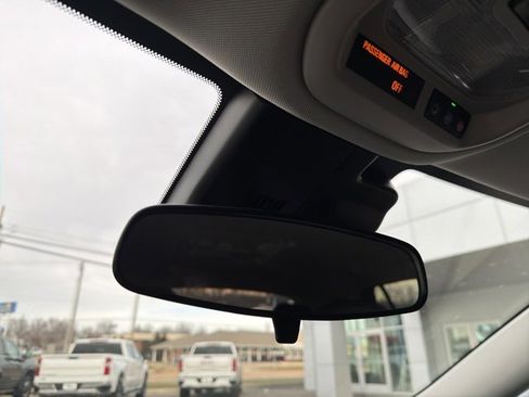 Used 2025 Chevrolet Trax LT w/ LT Convenience Package image 49