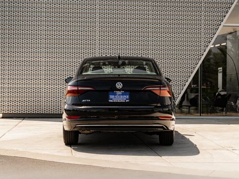 Used 2021 Volkswagen Jetta SE FWD image 25
