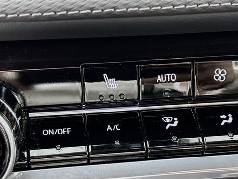 Used 2025 Chevrolet Equinox LT w/ Convenience Package II image 21