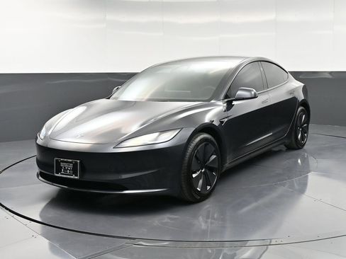 Used 2024 Tesla Model 3 Standard Range image 1