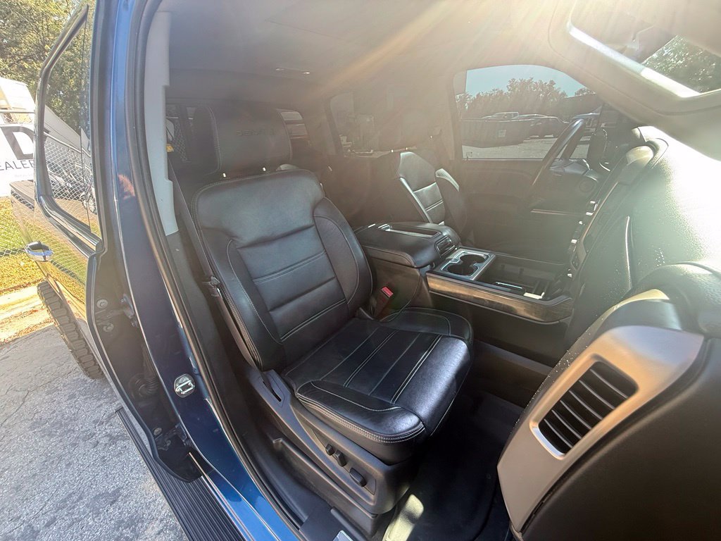 Used 2015 GMC Sierra 2500 Denali w/ Duramax Plus Package AWD/4WD image 25