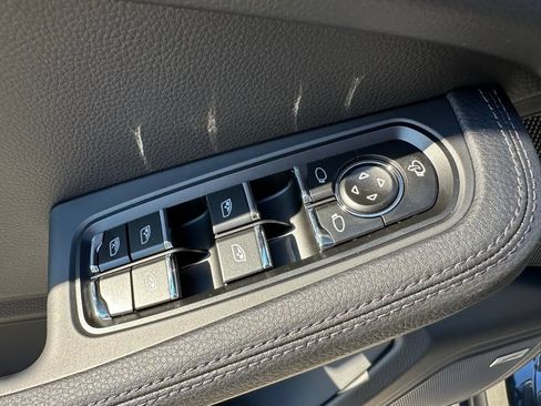 Certified 2026 Porsche Macan AWD/4WD image 19