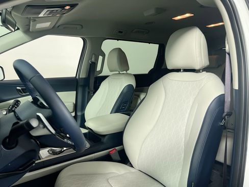 New 2026 Kia Carnival EX image 14