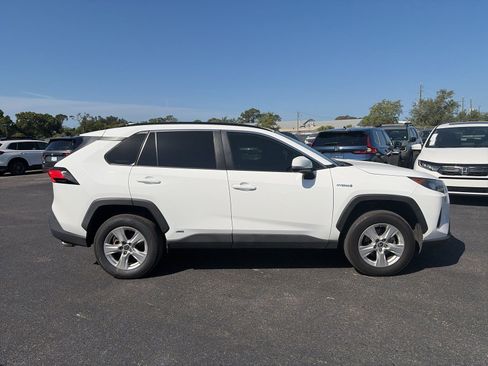 Used 2021 Toyota RAV4 LE image 8