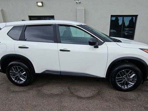 Used 2025 Nissan Rogue S image 9